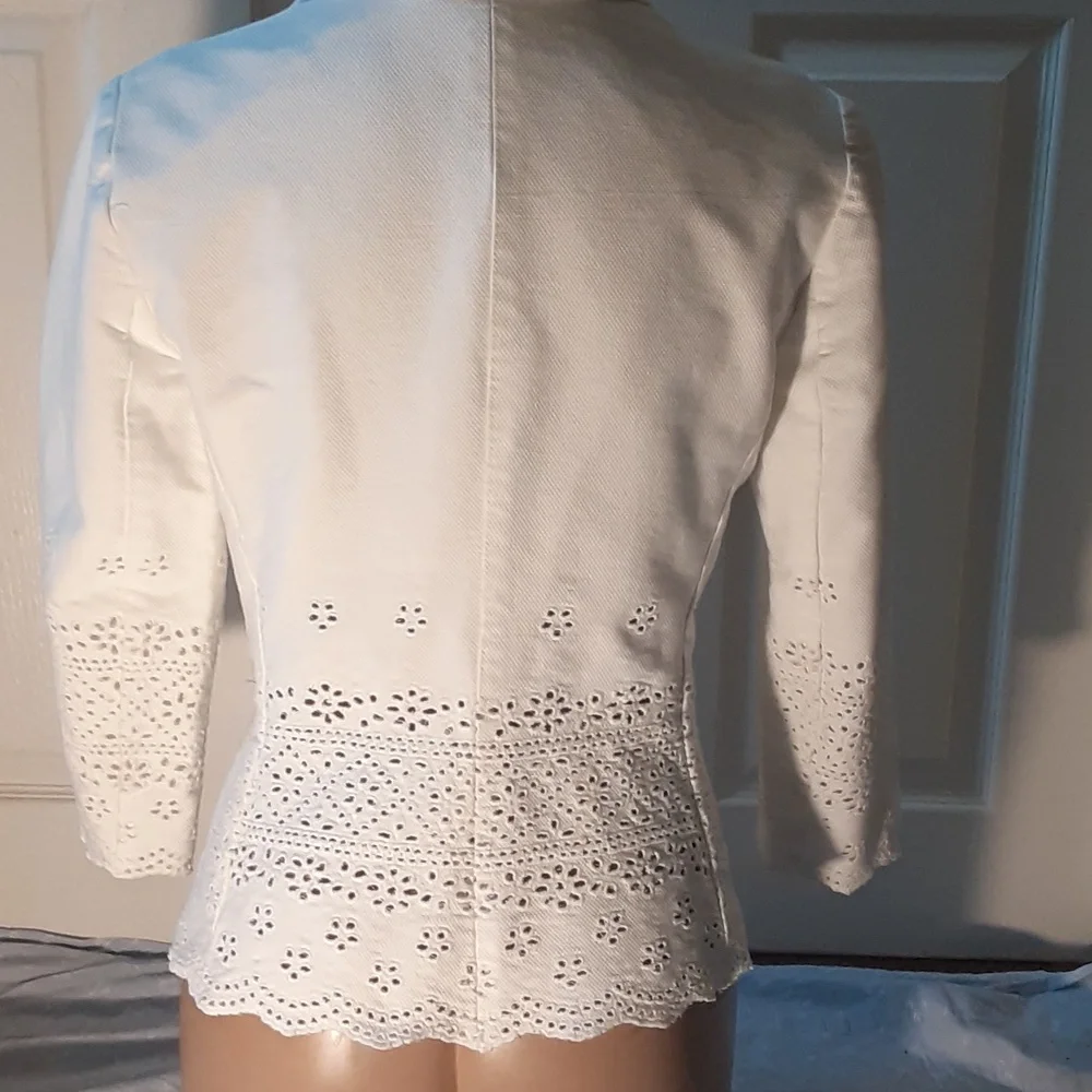 Ann Taylor White Eyelet Floral Cutout Blazer Jacket | Size 6 | Spring Chic - Picture 6 of 12